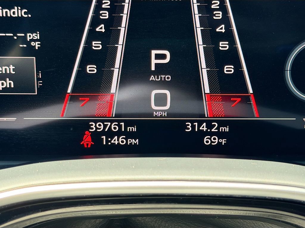 Used 2023 Audi RS Q8 image 46