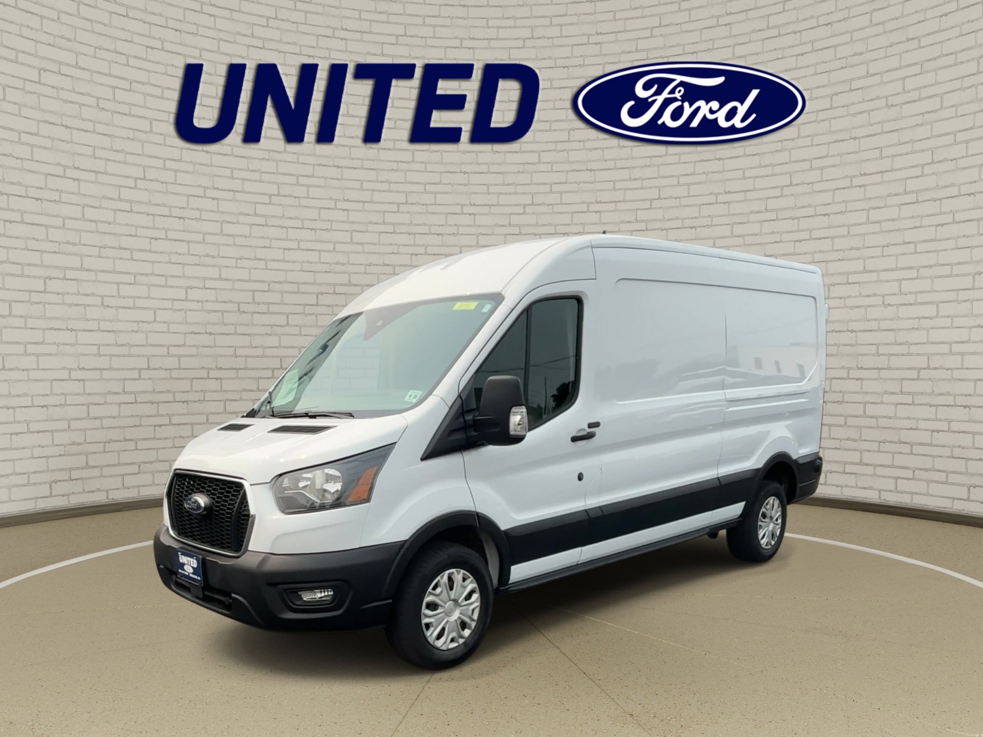 Used 2024 Ford Transit 250 148 Medium Roof w/ Exterior Upgrade Package RWD image 4