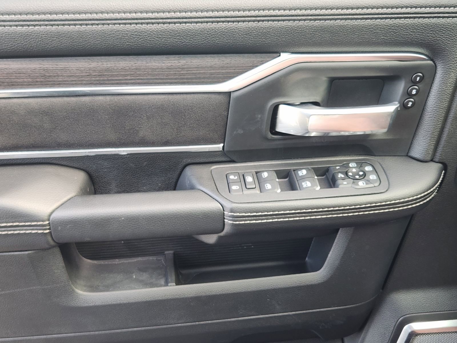 New 2025 RAM 2500 Laramie image 21