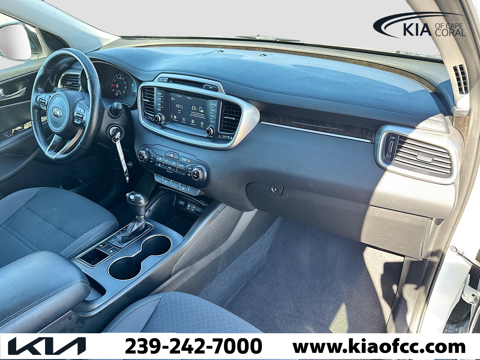 Used 2017 Kia Sorento LX w/ LX Convenience Package image 13