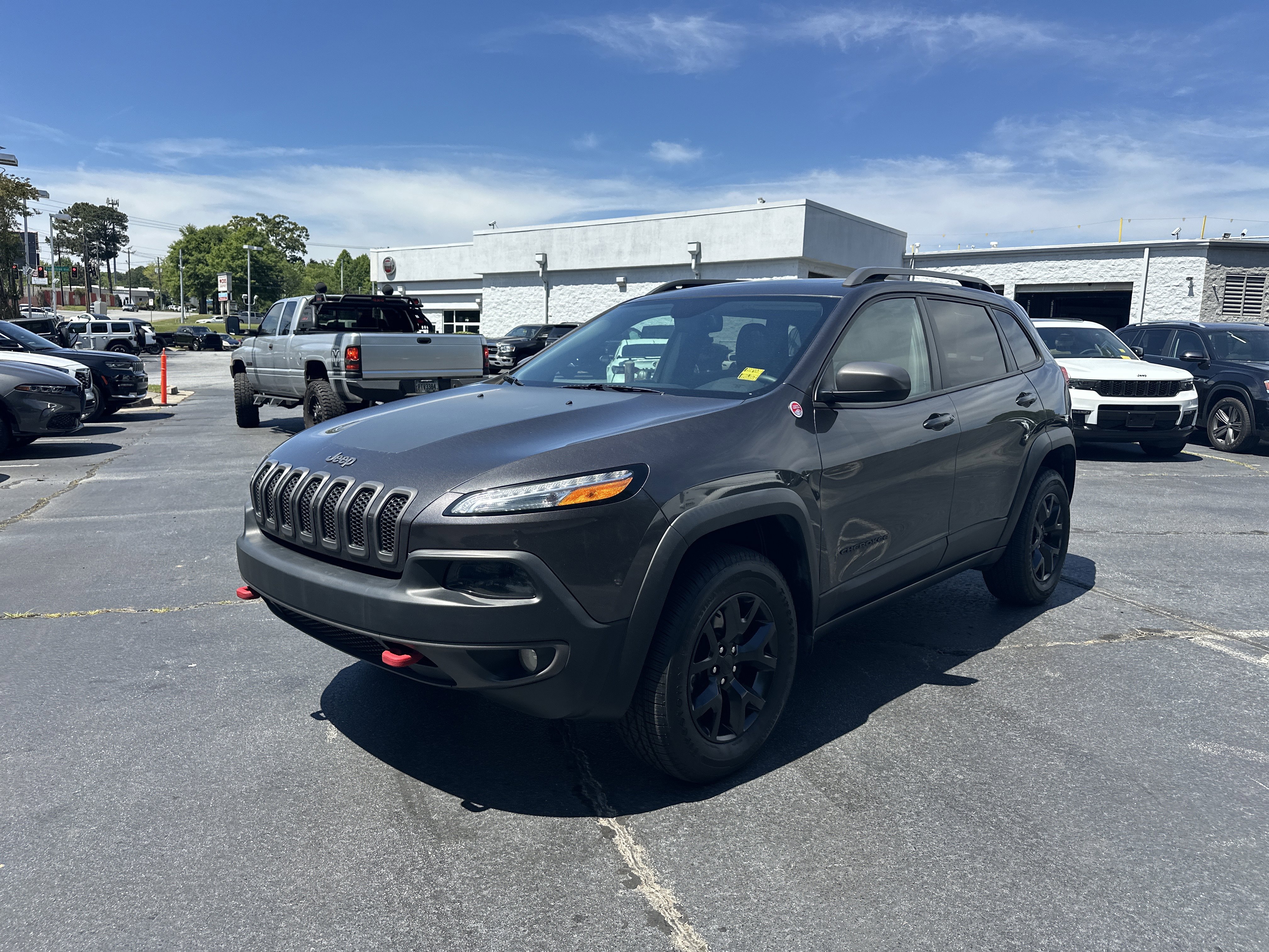 Used 2016 Jeep Cherokee Trailhawk w/ Comfort/Convenience Group AWD/4WD image 5