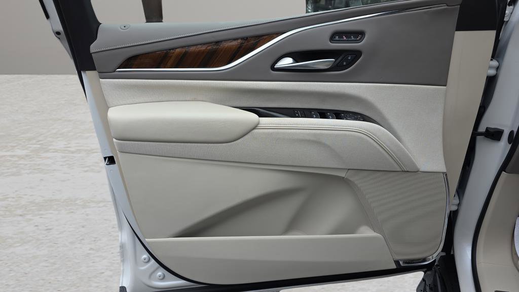 Certified 2024 Cadillac Escalade Sport Platinum w/ Heavy-Duty Trailer Package image 17