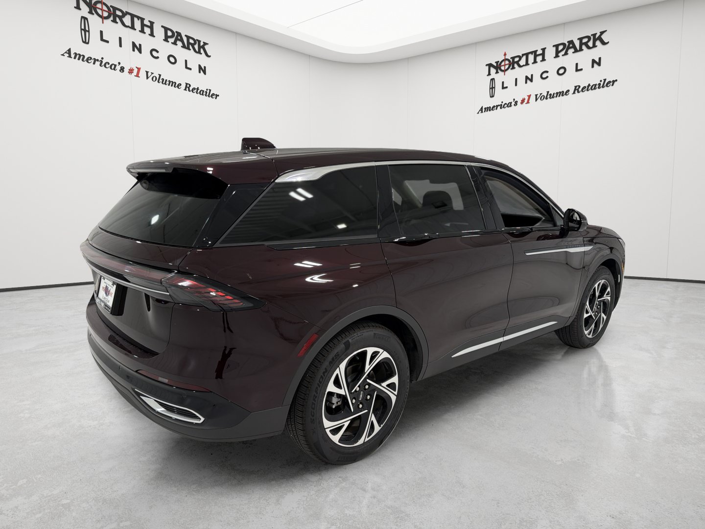 Used 2025 Lincoln Nautilus Premier w/ Equipment Group 102A AWD/4WD image 6