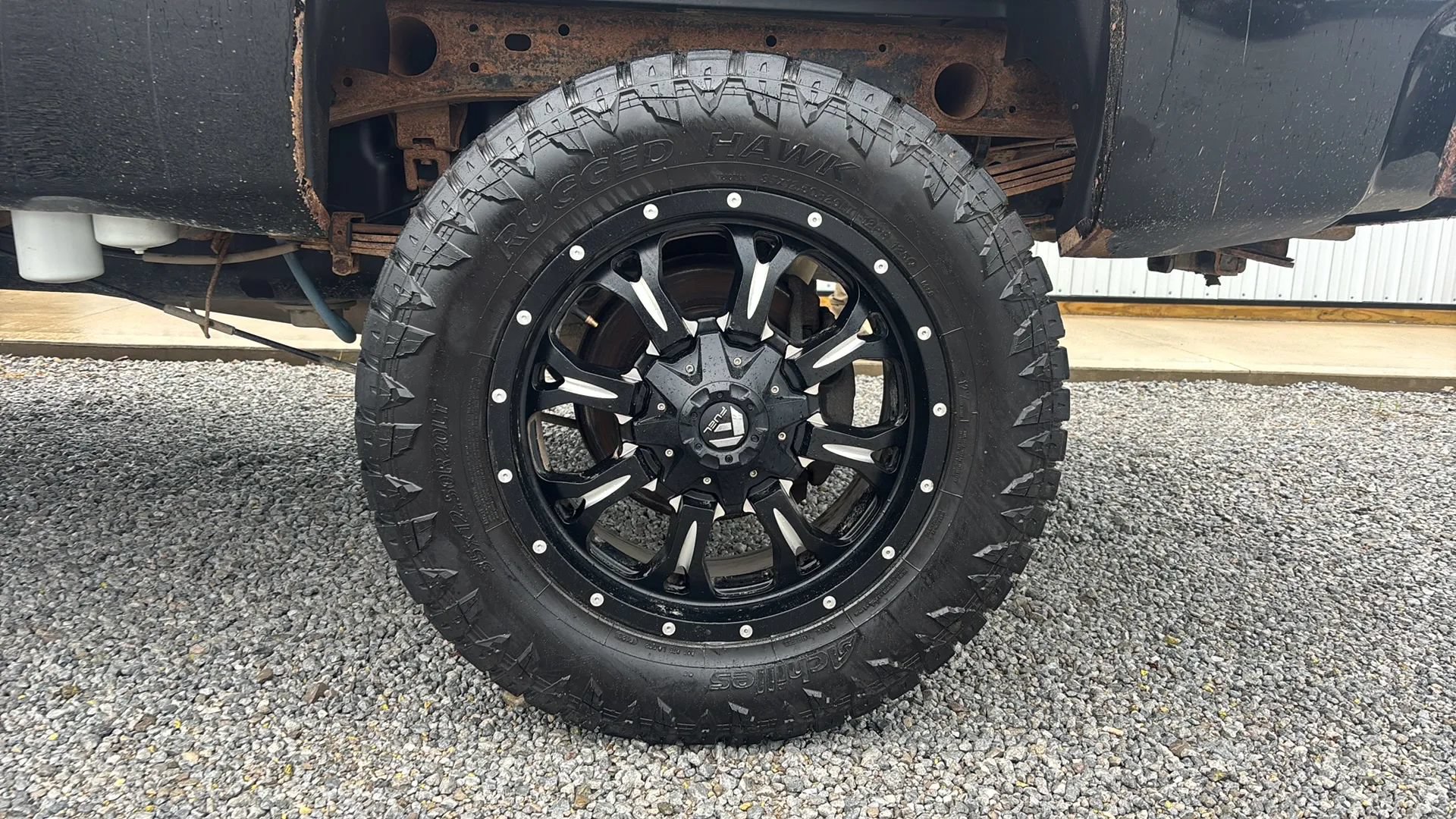 Used 2013 GMC Sierra 2500 Denali w/ Suspension Package, Off-Road AWD/4WD image 2