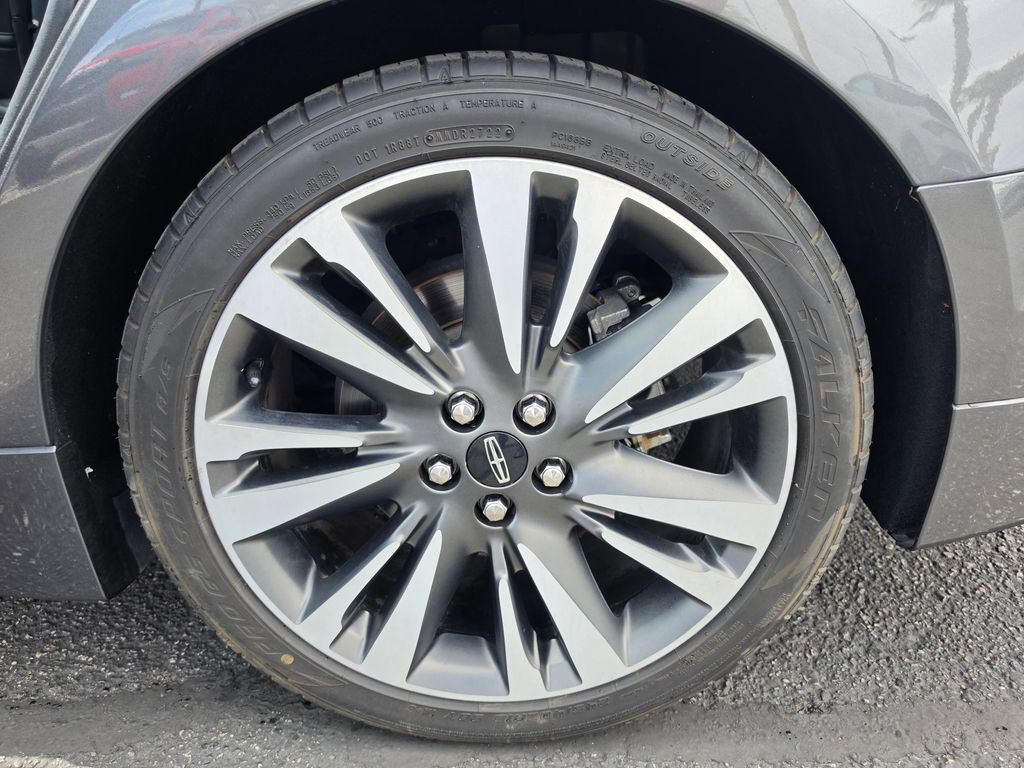 Used 2019 Lincoln MKZ Reserve FWD image 9