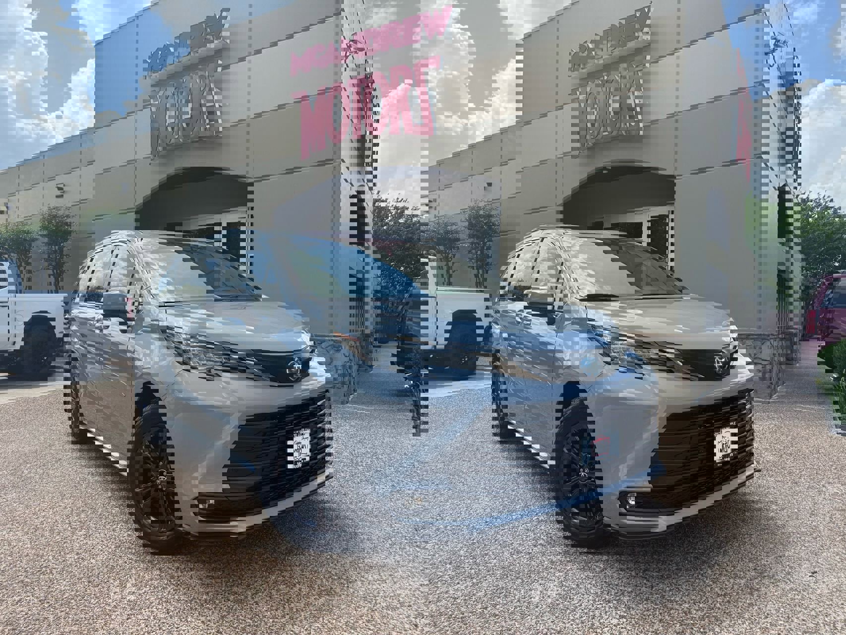 Used 2024 Toyota Sienna XLE Woodland Edition image 1