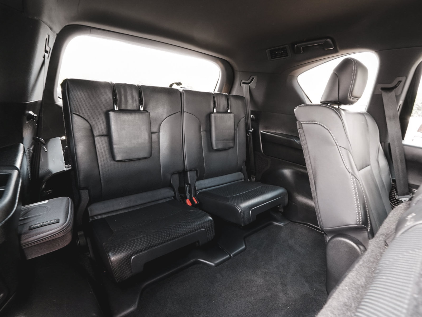 Used 2022 Lexus LX 600 4WD w/ Appearance Package image 37