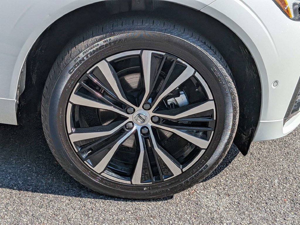 Certified 2025 Volvo XC60 B5 Plus AWD/4WD image 11