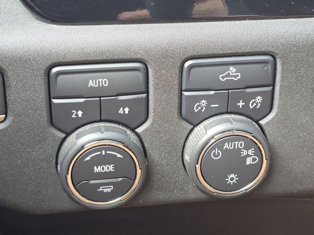 Used 2023 Chevrolet Silverado 1500 LT AWD/4WD image 28
