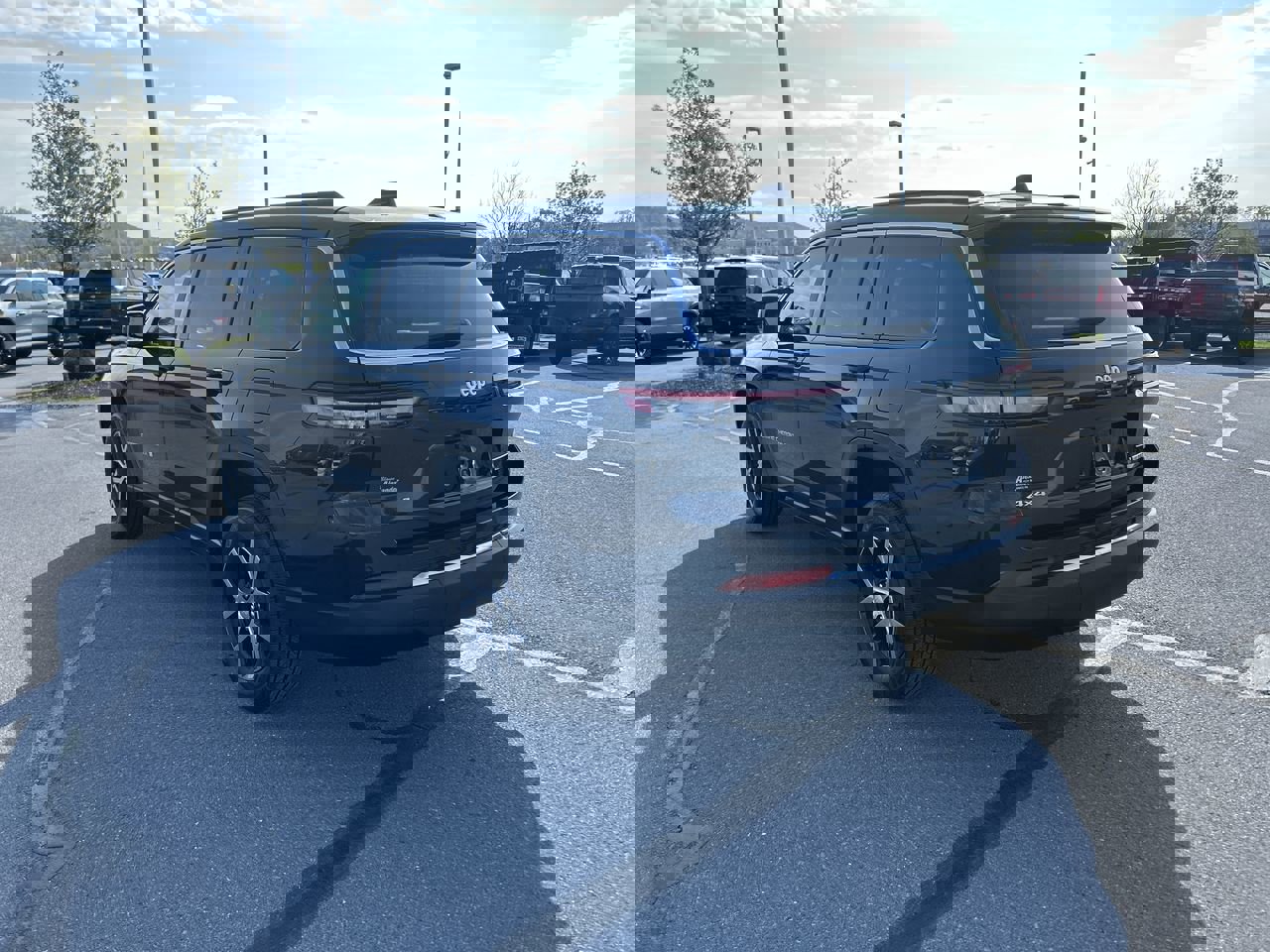 Used 2024 Jeep Grand Cherokee L Limited AWD/4WD image 5