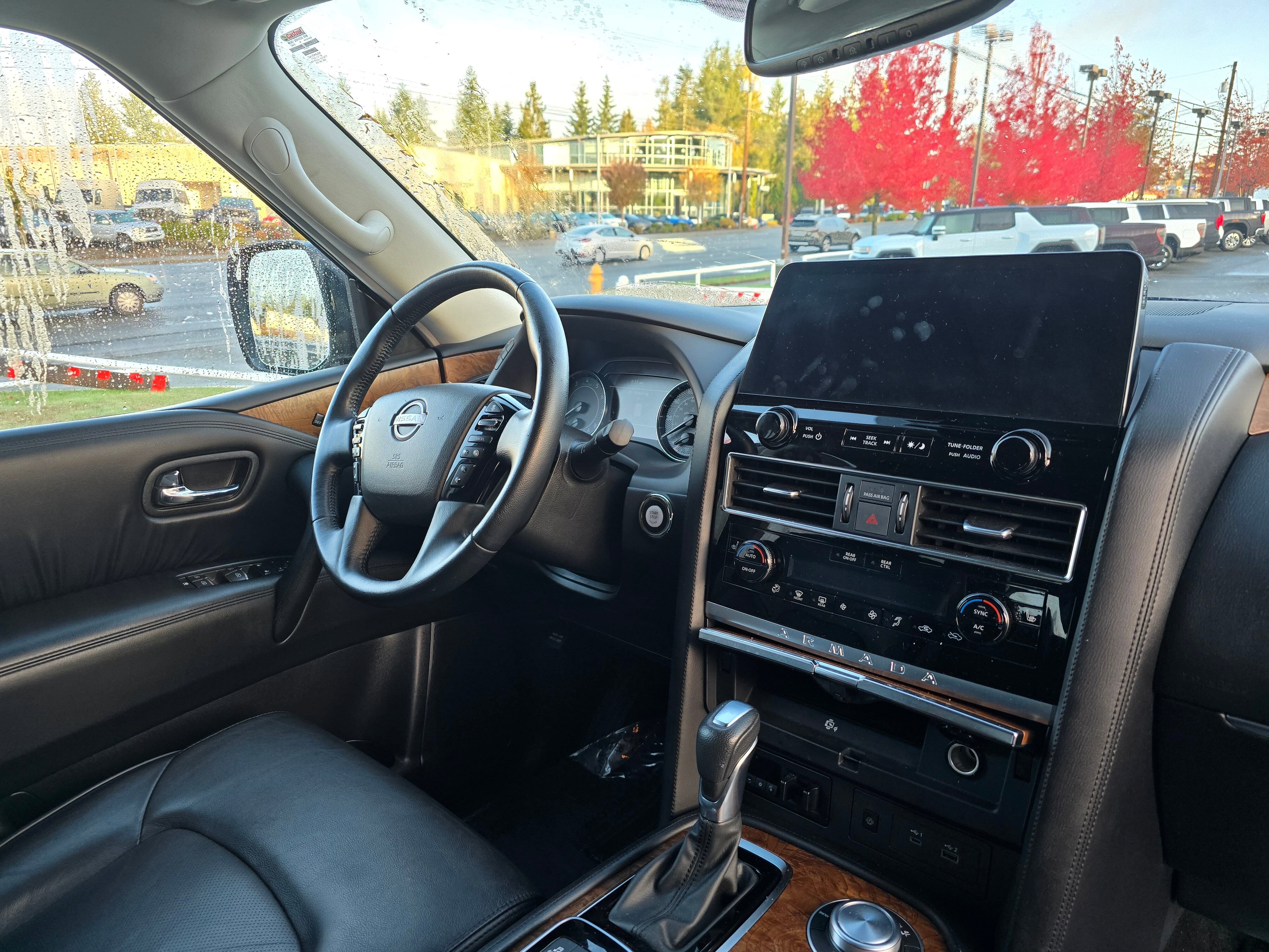 Used 2024 Nissan Armada SL image 12