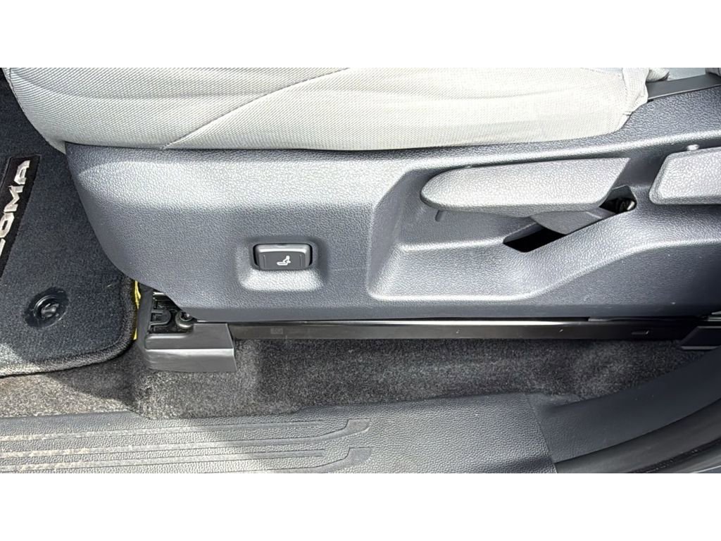 Certified 2025 Toyota Tacoma SR5 w/ SR5 Upgrade Package AWD/4WD image 30