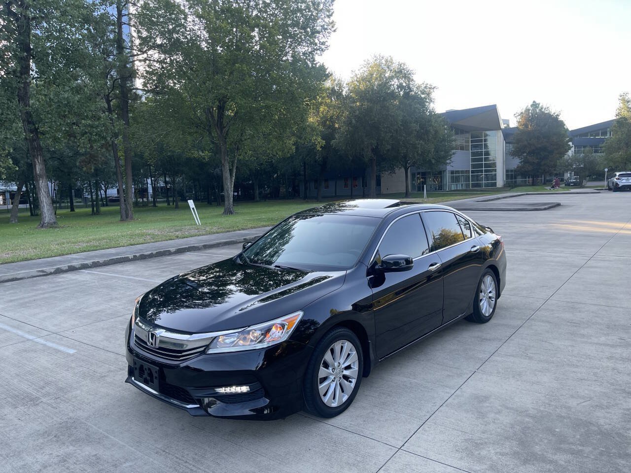 Used 2016 Honda Accord EX-L image 1