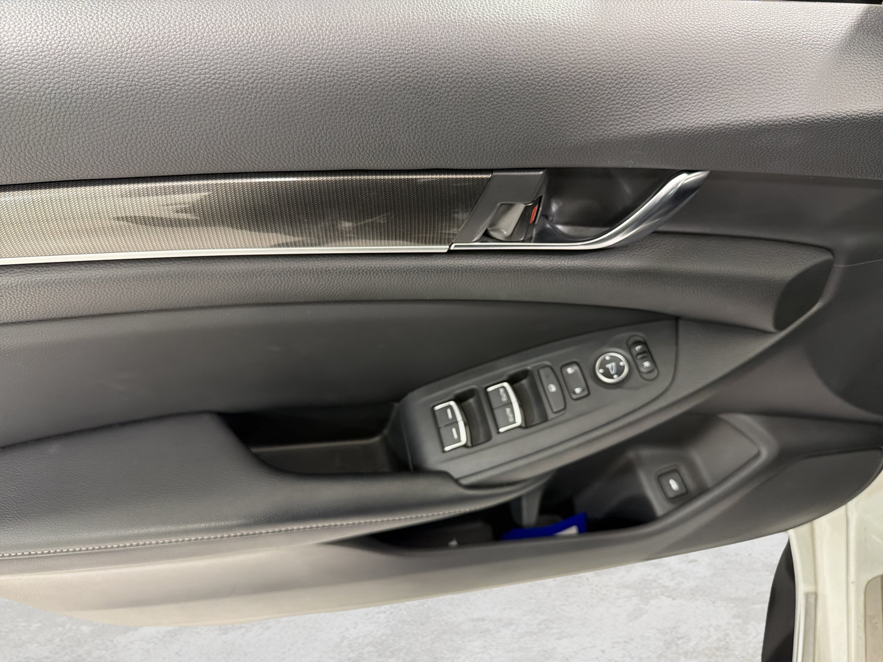 Used 2018 Honda Accord Sport image 14
