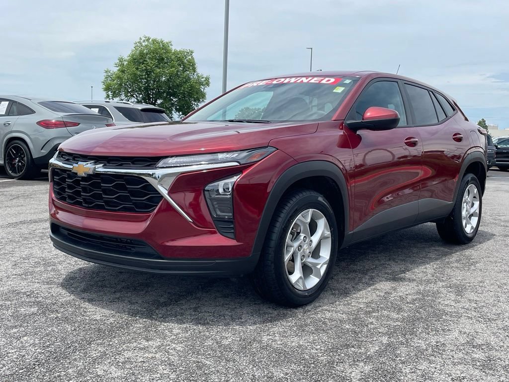 Used 2025 Chevrolet Trax LS w/ LS Convenience Package FWD image 3