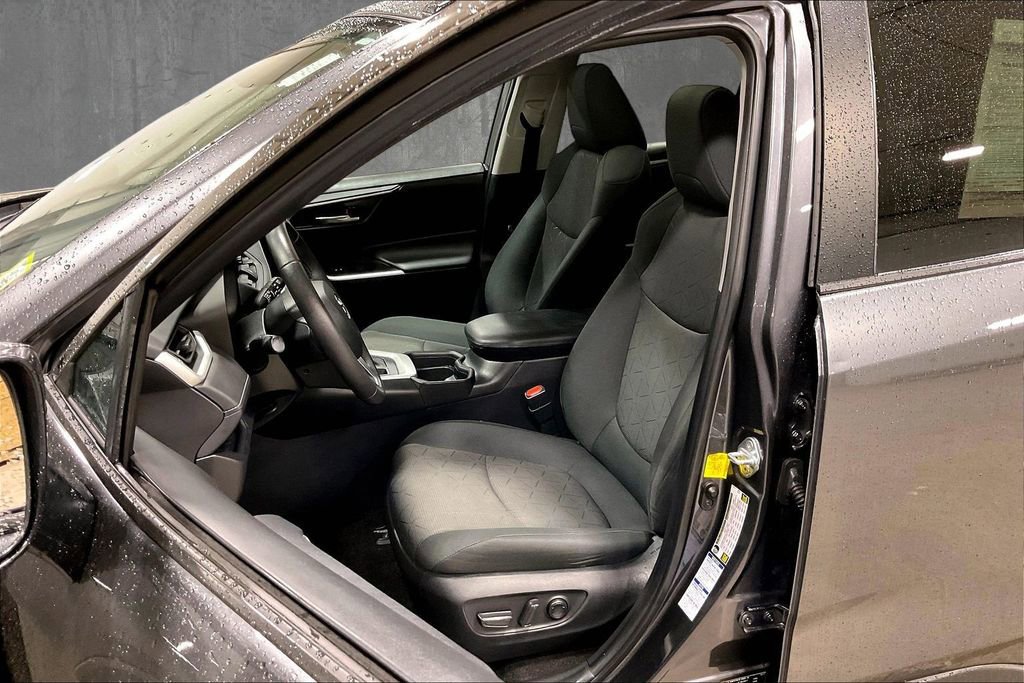 Used 2021 Toyota RAV4 XLE w/ Convenience Package AWD/4WD image 21