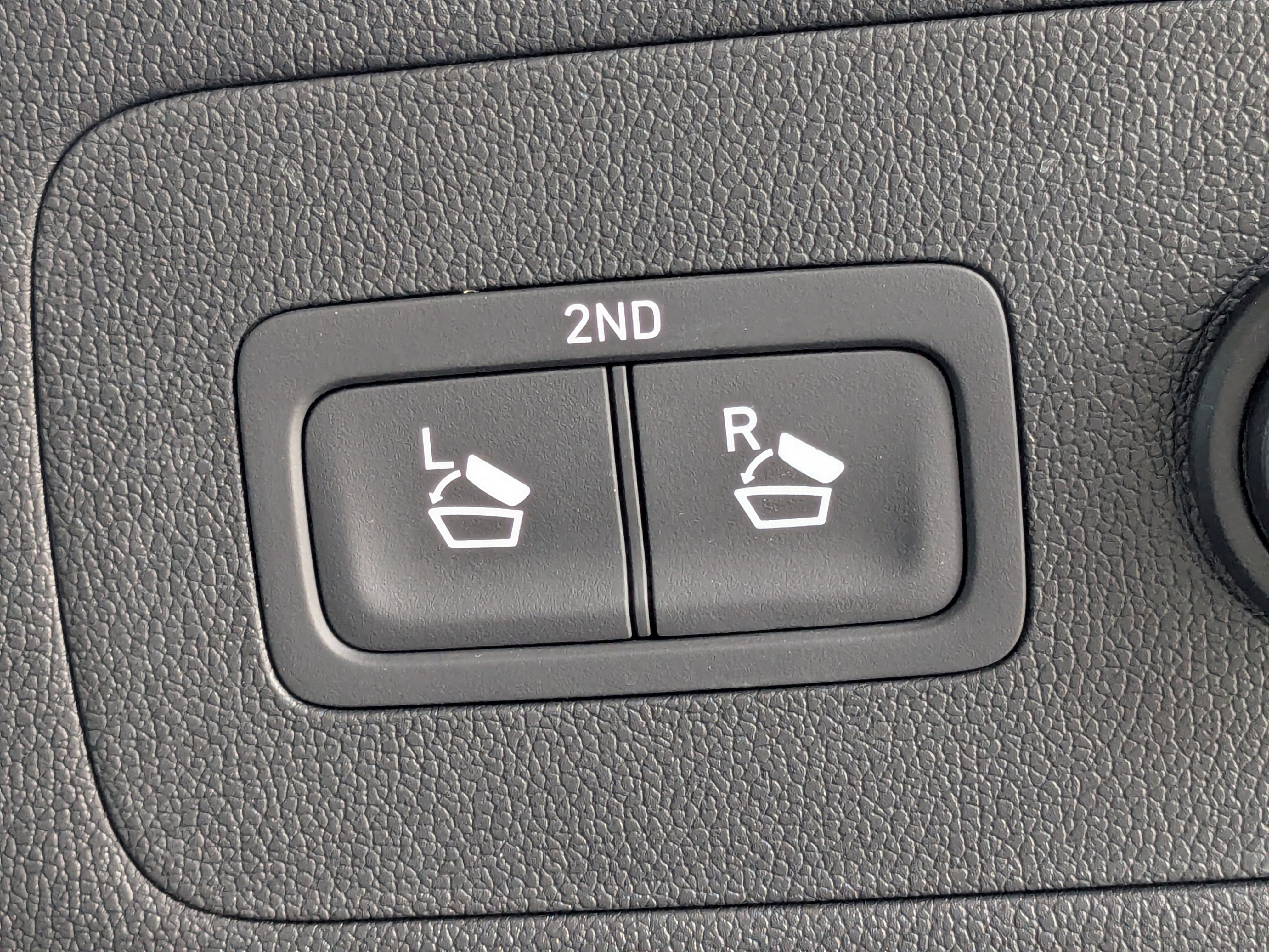 Certified 2025 Kia Sorento S w/ Panoramic Sunroof Package image 14