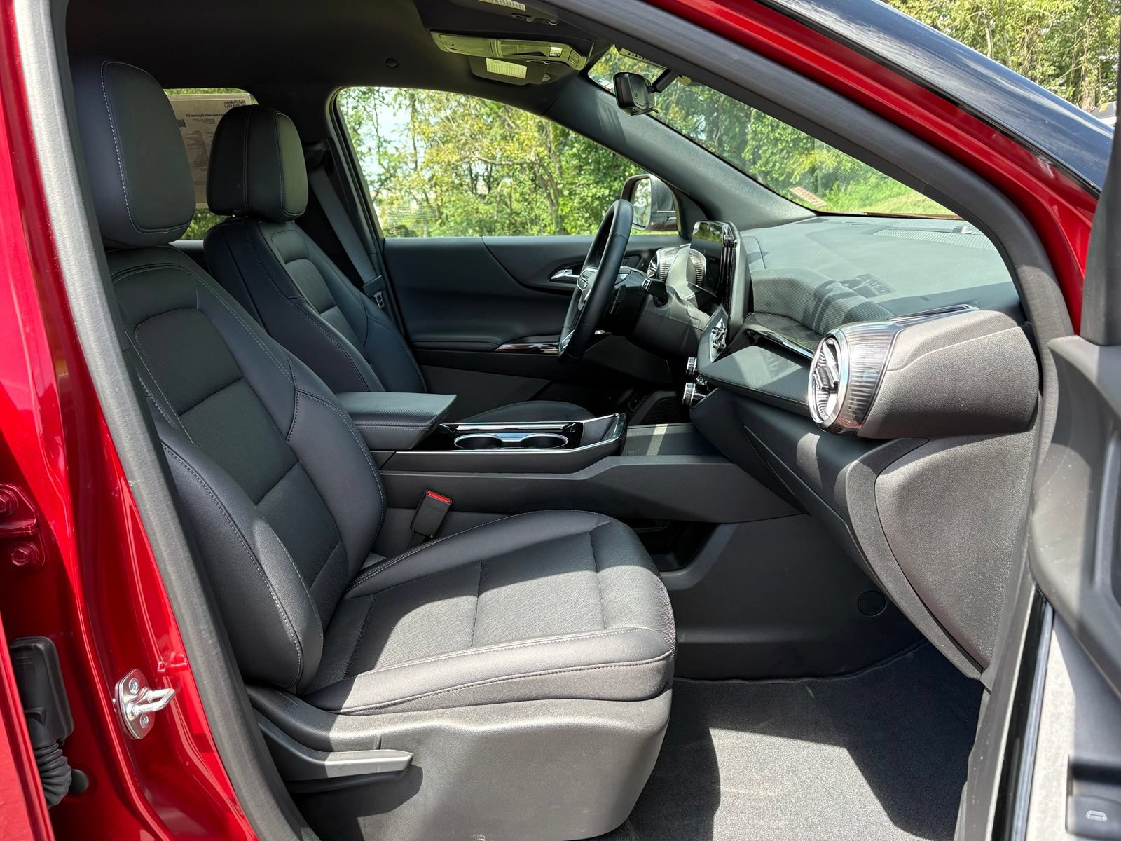 Used 2025 Chevrolet Equinox LT w/ Convenience Package II AWD/4WD image 29