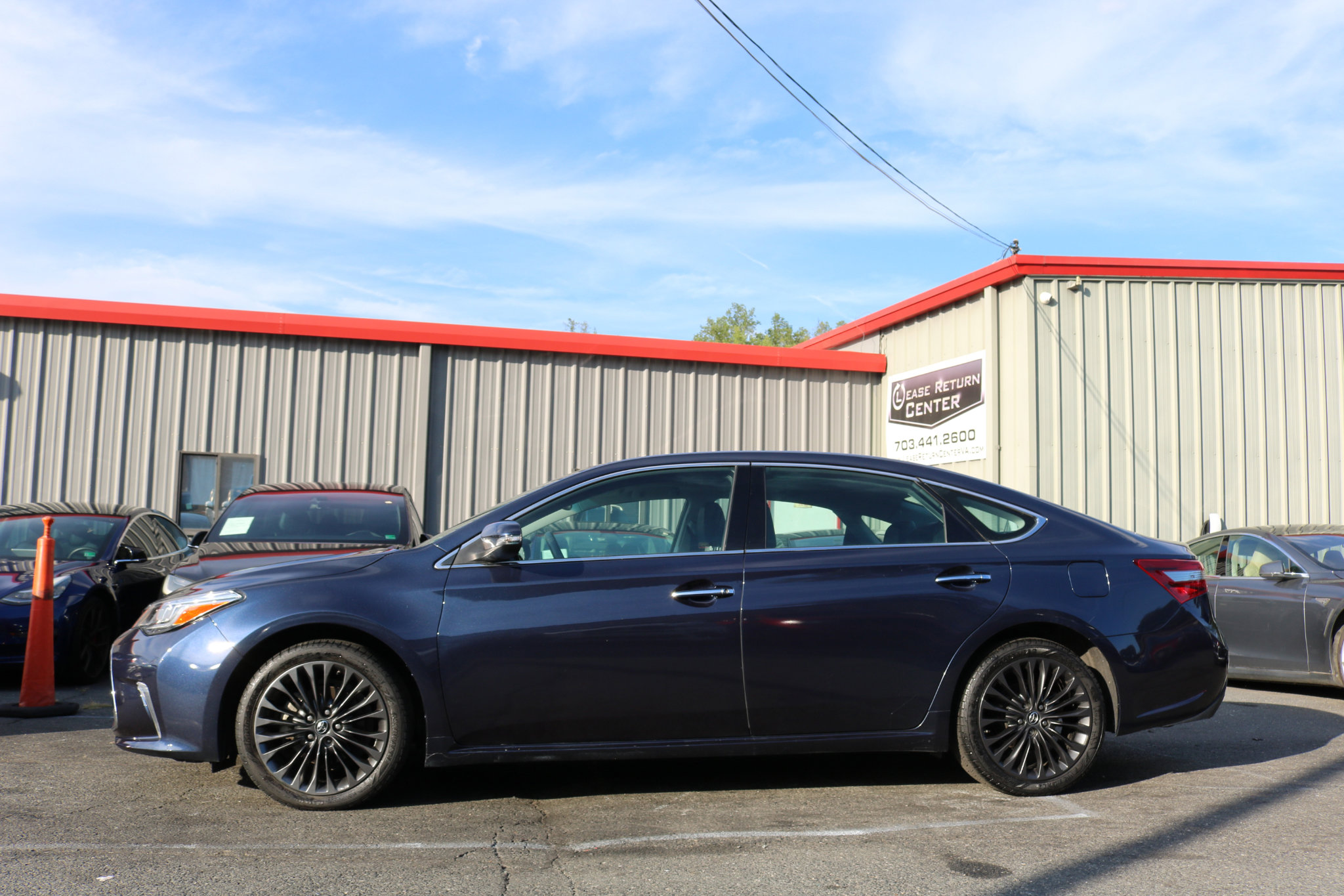 Used 2016 Toyota Avalon XLE Premium image 2
