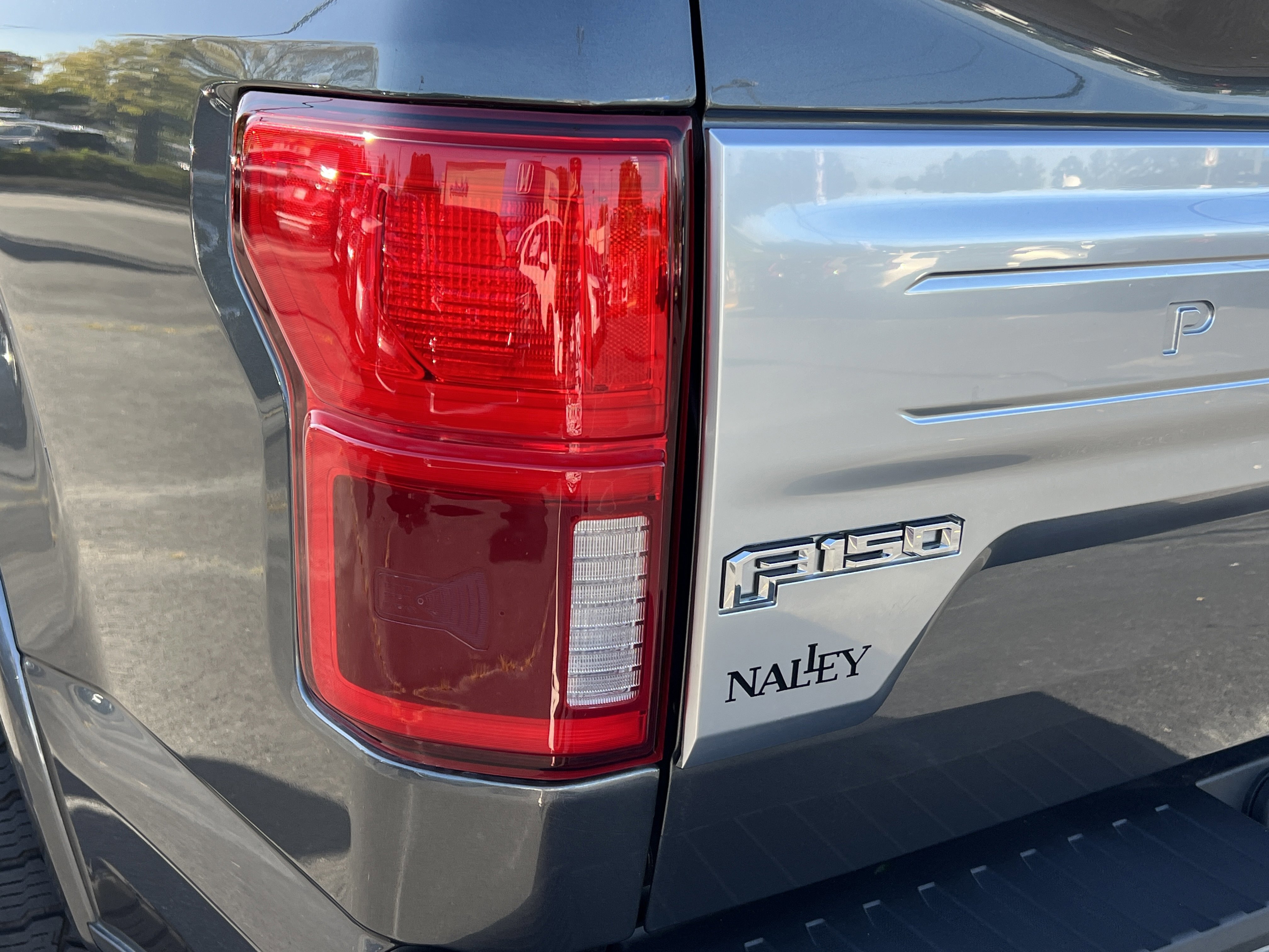 Used 2019 Ford F150 Platinum w/ Equipment Group 701A Luxury image 9