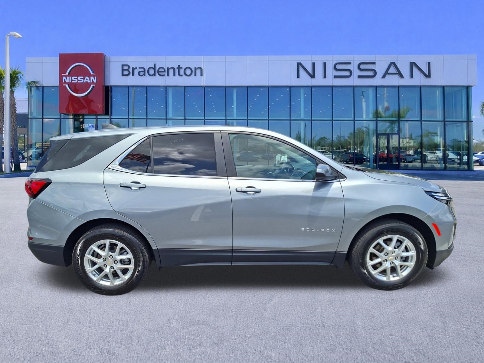 Used 2023 Chevrolet Equinox LT AWD/4WD image 4