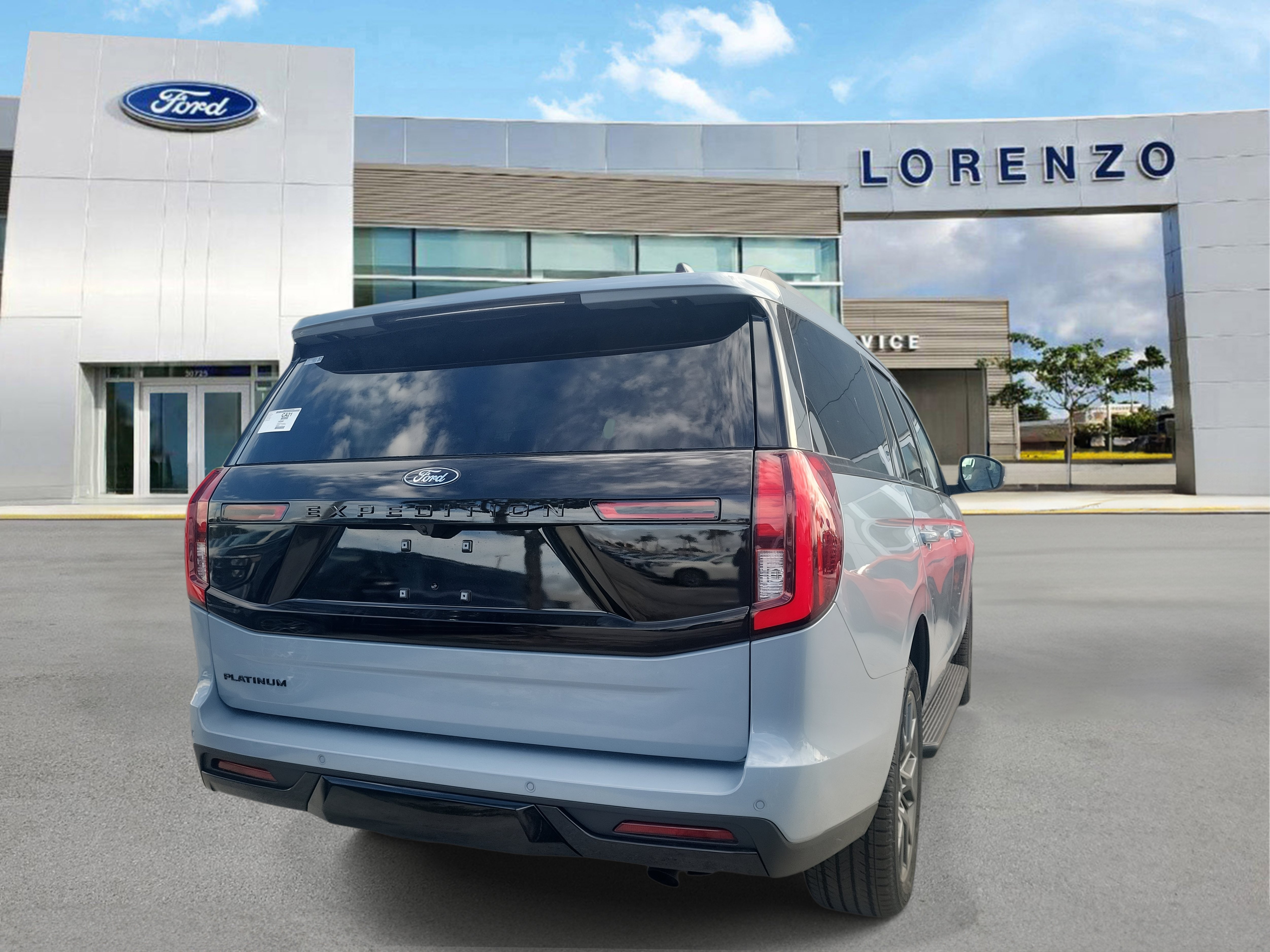 New 2026 Ford Expedition Platinum w/ Stealth Appearance Package AWD/4WD image 4