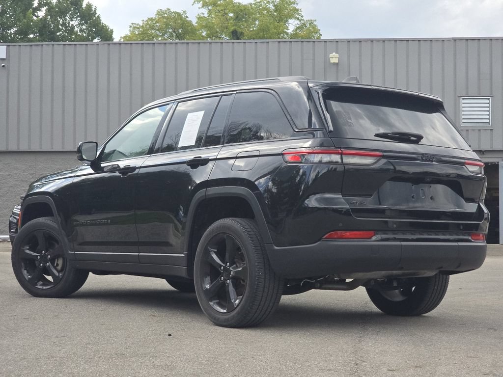 Used 2023 Jeep Grand Cherokee Altitude AWD/4WD image 12