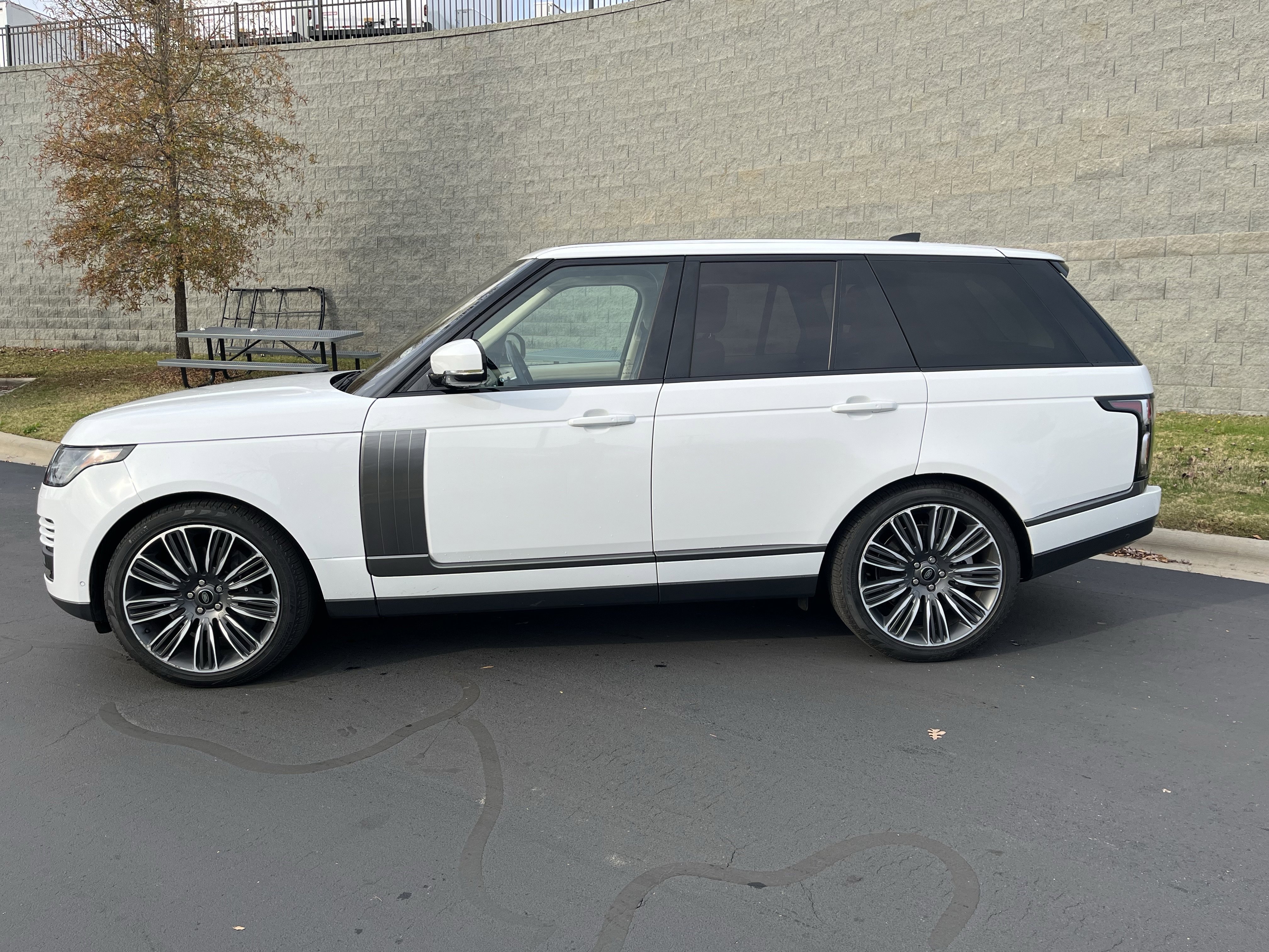 Certified 2022 Land Rover Range Rover P525 Westminster Edition image 38