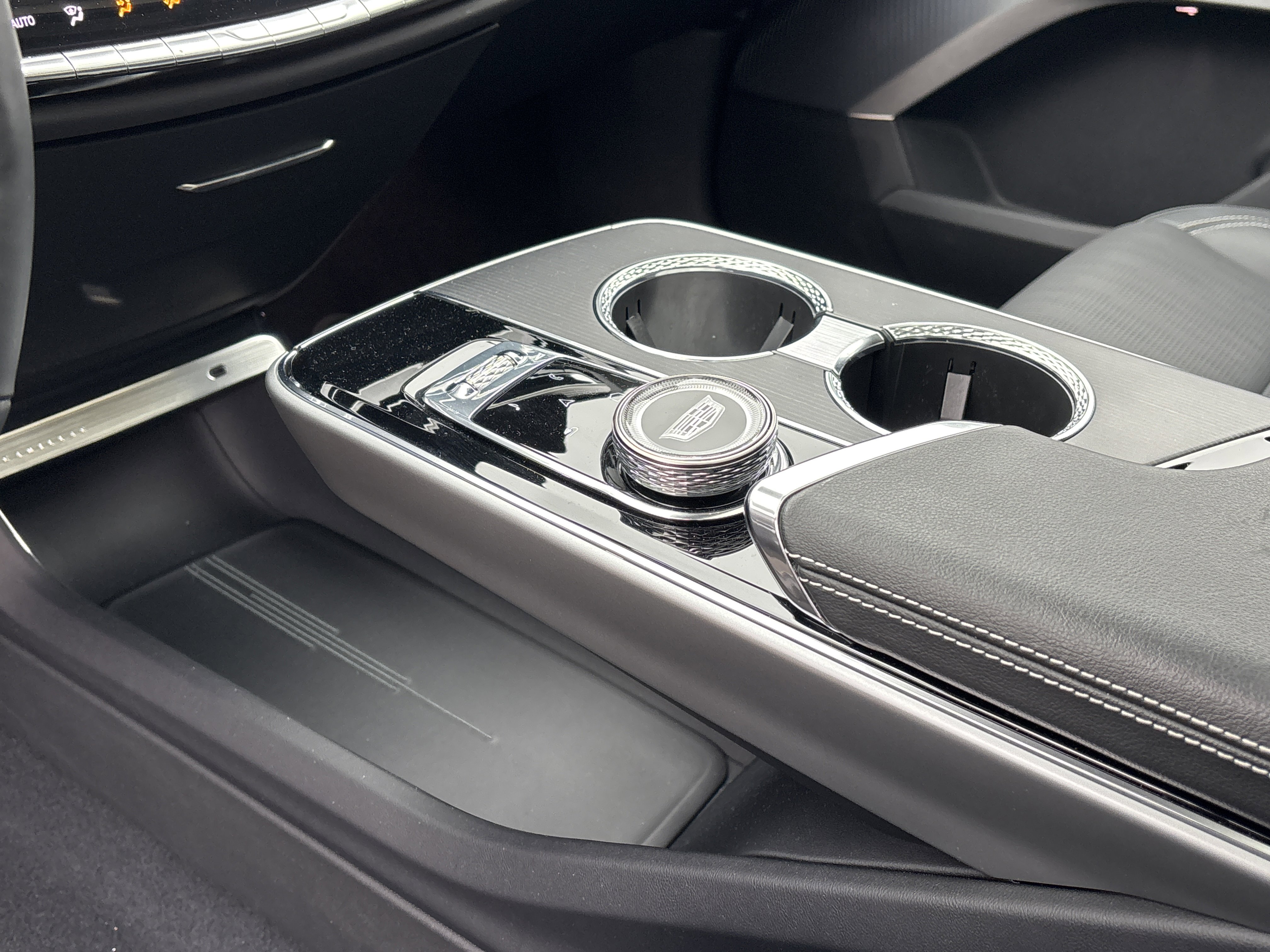 Used 2024 Cadillac Lyriq Luxury w/ LPO, Floor Liner Package image 24