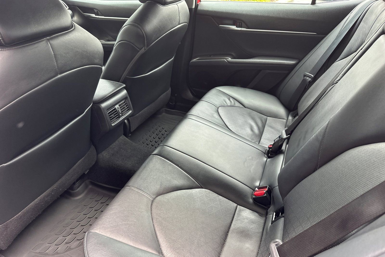 Used 2021 Toyota Camry XSE FWD image 14