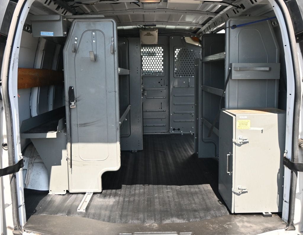 Used 2014 Chevrolet Express 2500 RWD image 11