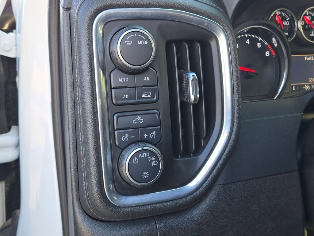 Used 2021 Chevrolet Silverado 1500 LT image 24