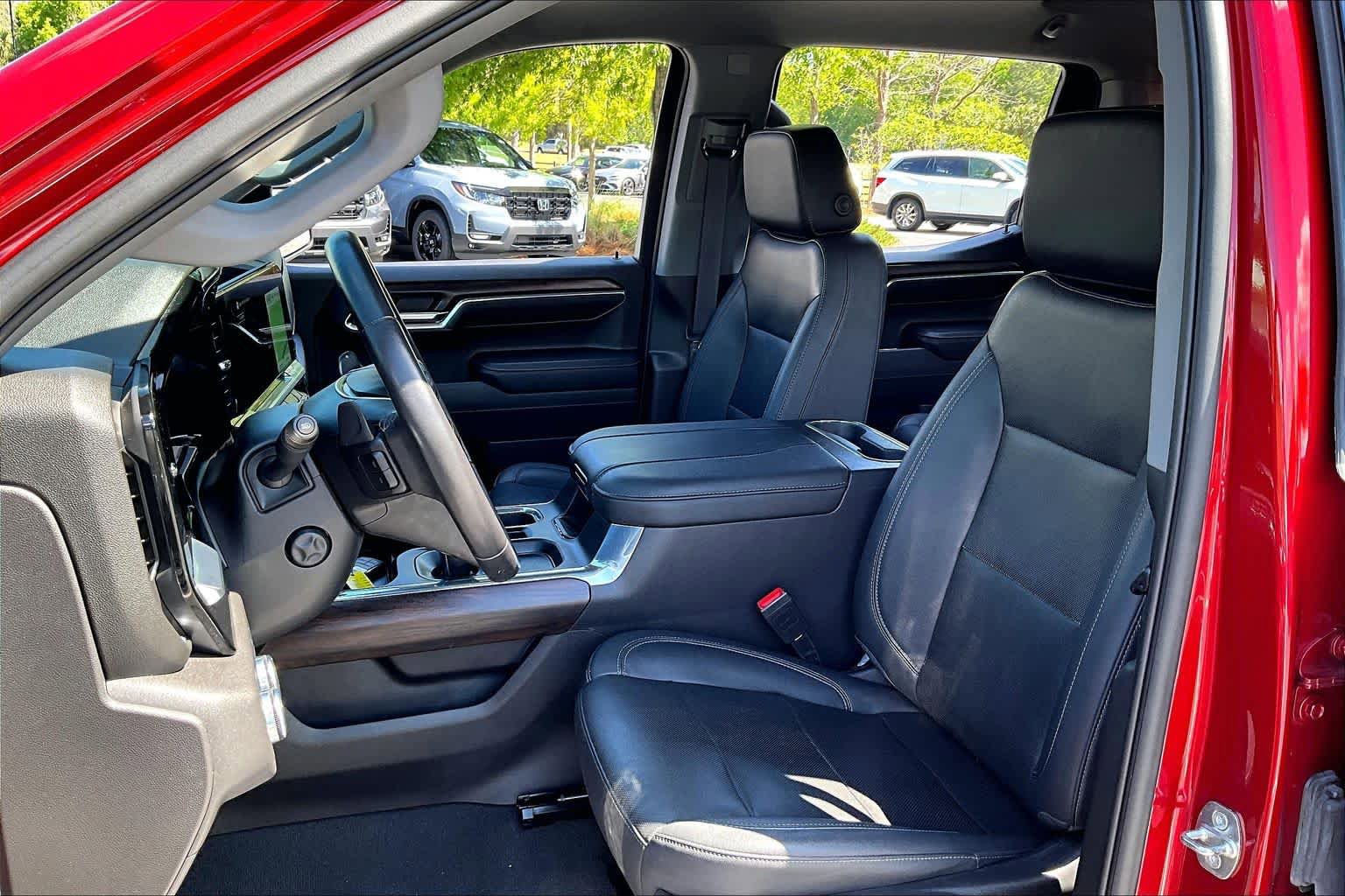 Used 2023 GMC Sierra 1500 SLT w/ SLT Premium Package RWD image 8