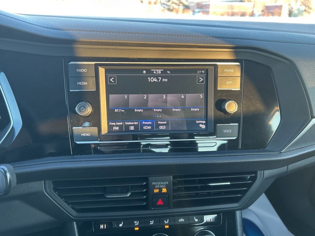 Used 2024 Volkswagen Jetta SE w/ Panoramic Sunroof Package image 27