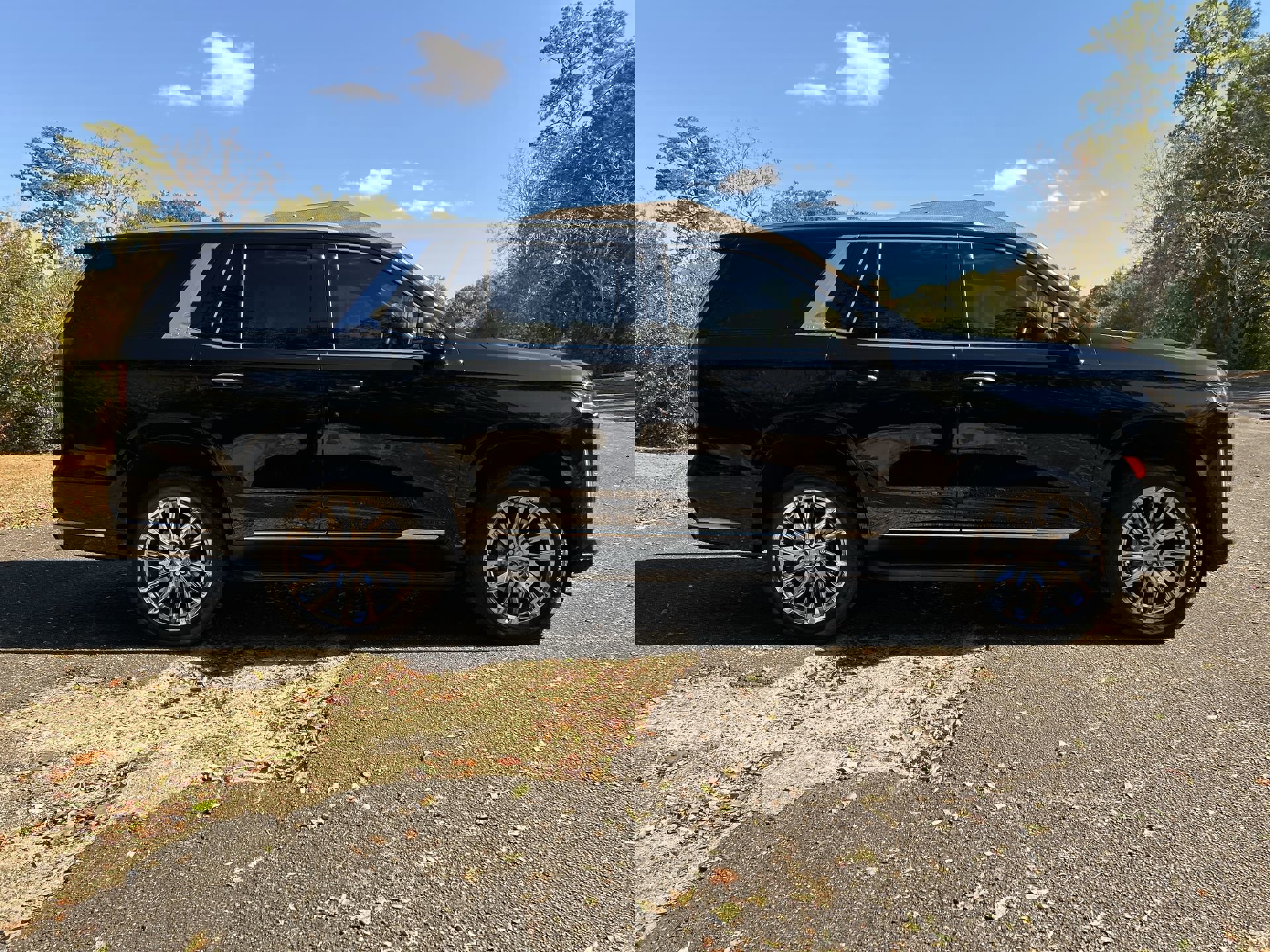 Certified 2023 Cadillac Escalade Premium Luxury w/ LPO, Radiant Package image 5