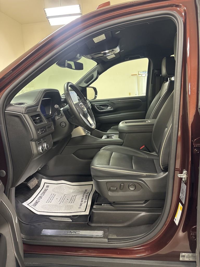 Used 2023 GMC Yukon SLT w/ SLT Luxury Package image 9