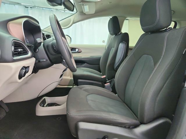 Used 2023 Chrysler Voyager LX FWD image 10