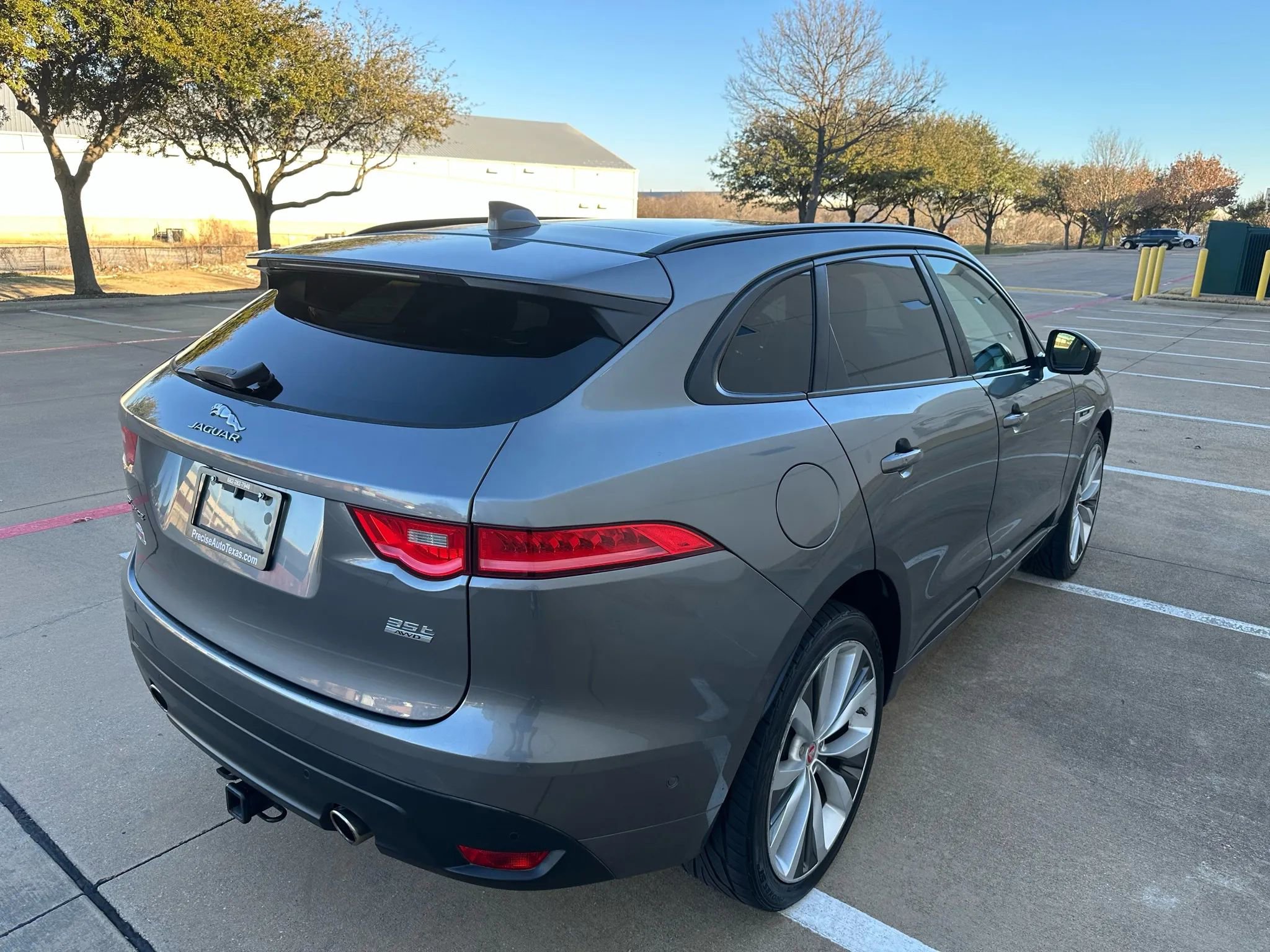 Used 2017 Jaguar F-PACE R-Sport image 8