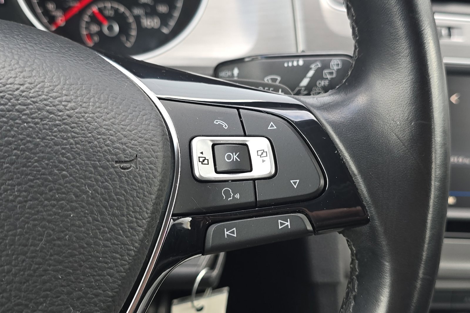 Used 2017 Volkswagen Golf S image 26