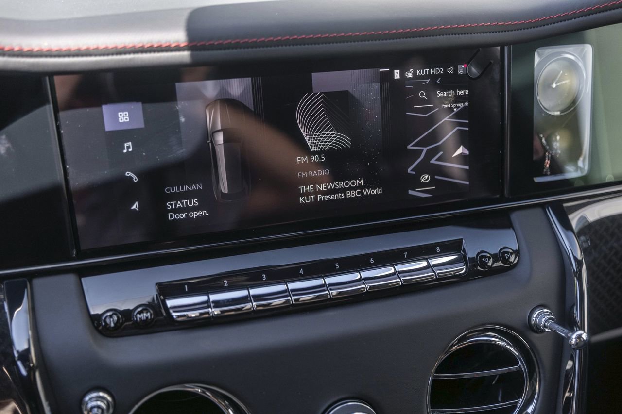 New 2026 Rolls-Royce Cullinan Black Badge image 38