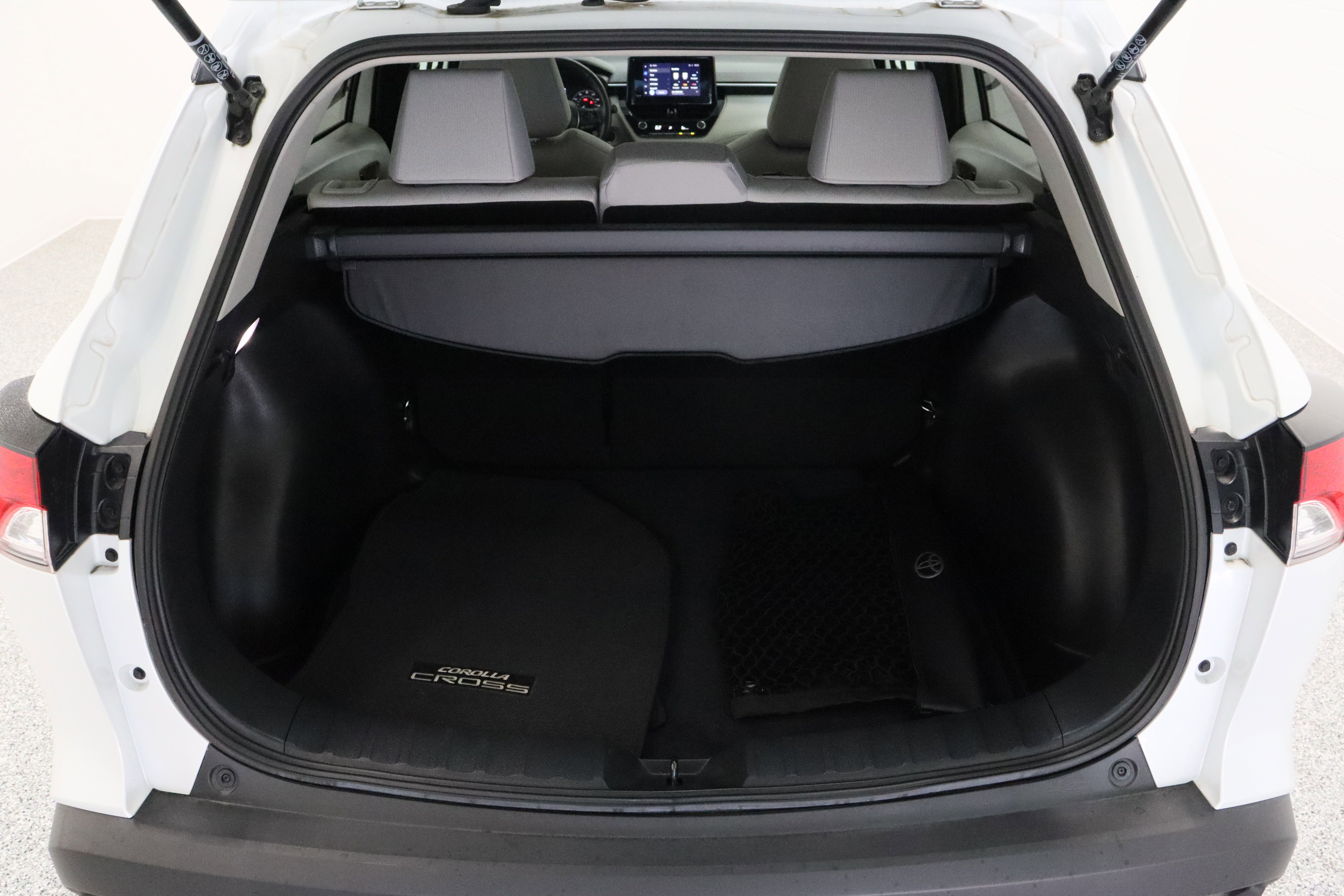Certified 2023 Toyota Corolla Cross LE w/ Moonroof Package image 32