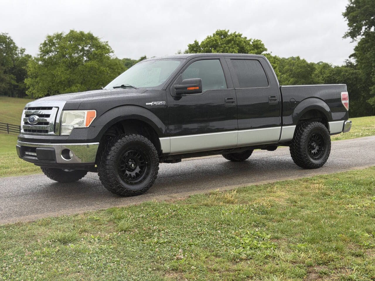 Used 2010 Ford F150 XLT RWD image 2