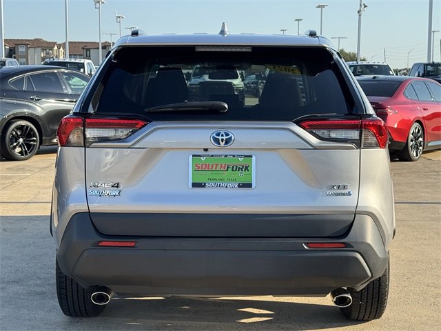Used 2021 Toyota RAV4 XLE w/ Convenience Package image 5