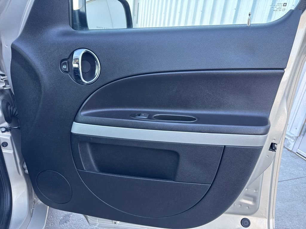 Used 2009 Chevrolet HHR LS image 28