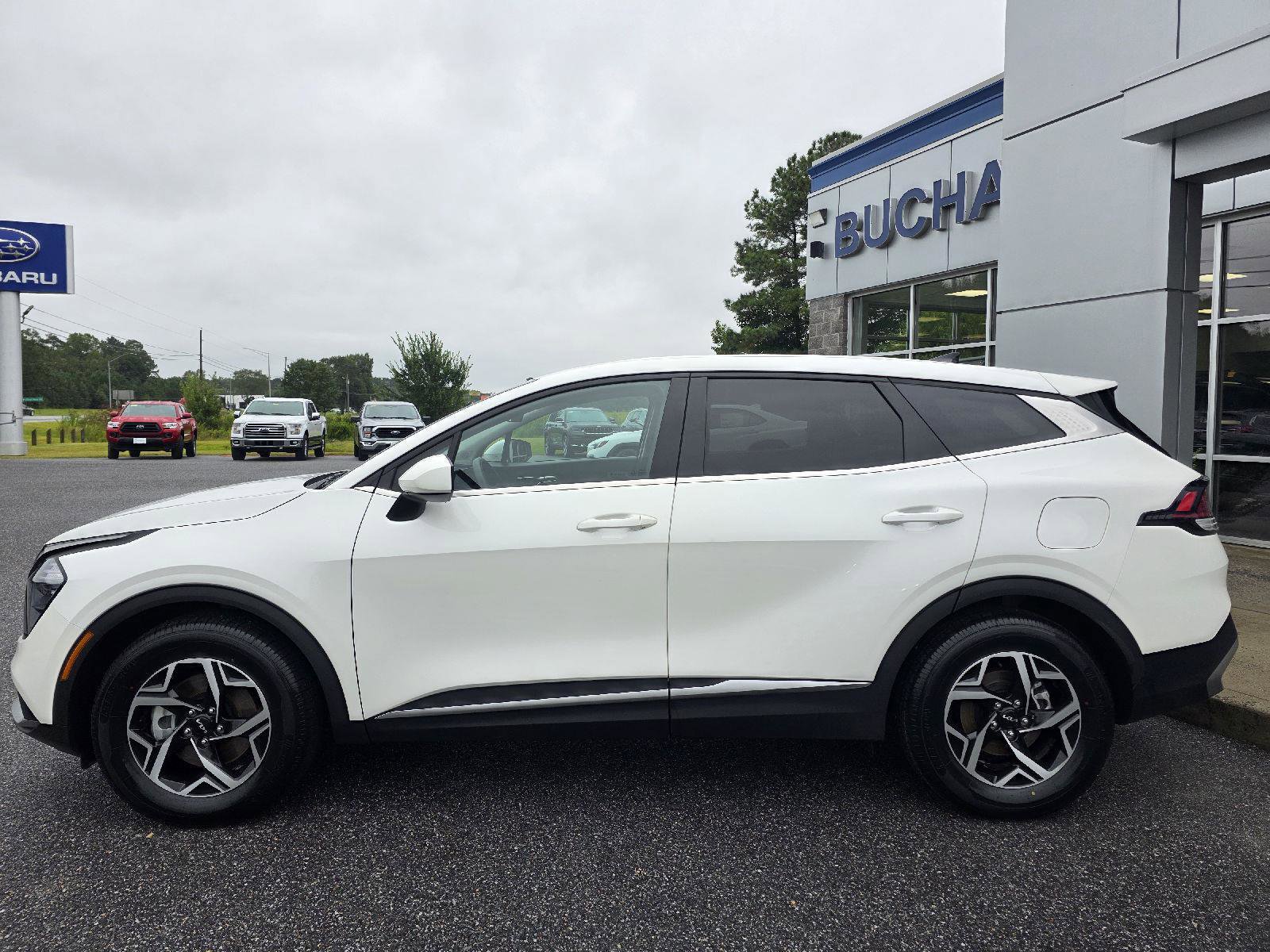 Used 2023 Kia Sportage LX image 8