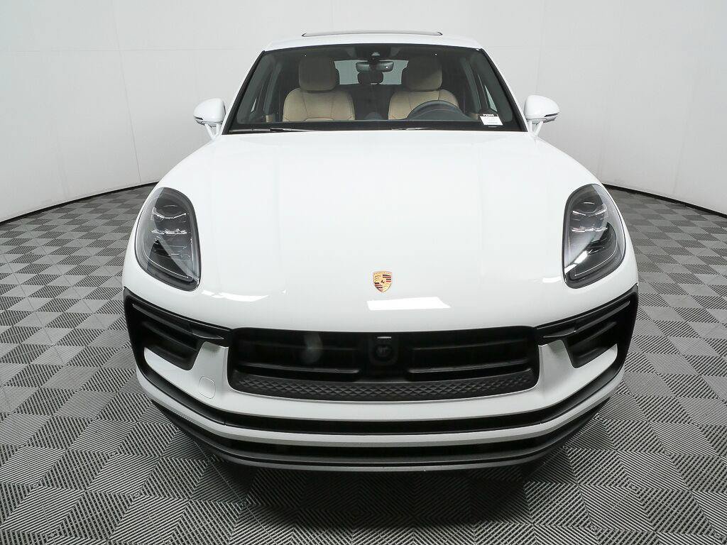 Certified 2026 Porsche Macan Turbo AWD/4WD image 35