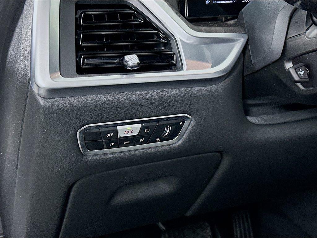 Used 2023 BMW X7 xDrive40i w/ Parking Assistance Package image 10