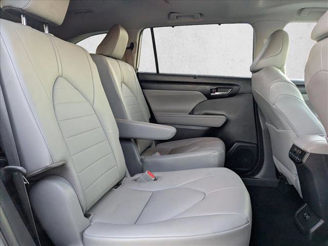 Used 2020 Toyota Highlander XLE image 21