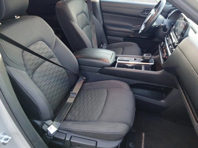 Used 2025 Nissan Pathfinder SV FWD image 17