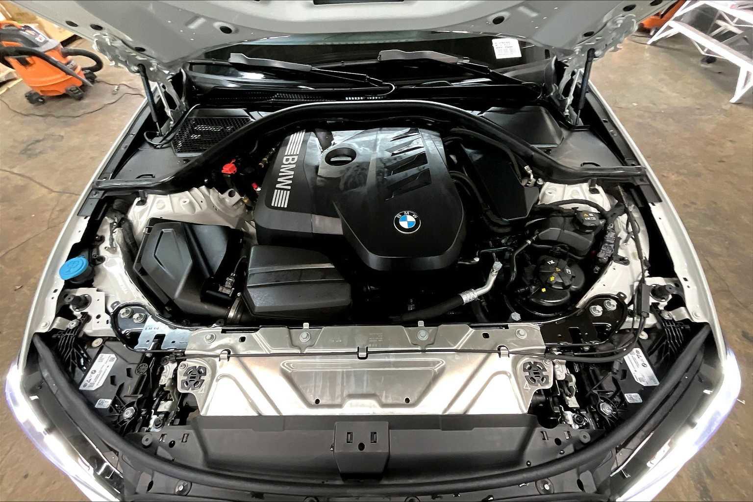 Used 2025 BMW 330i Sedan w/ Premium Package image 13